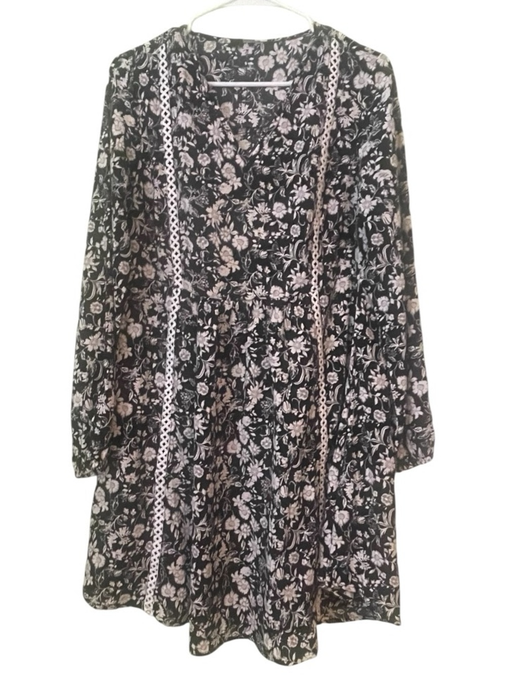 Dokotoo relaxed babydoll style black and white floral dress. Size medium GUC - Picture 4 of 8